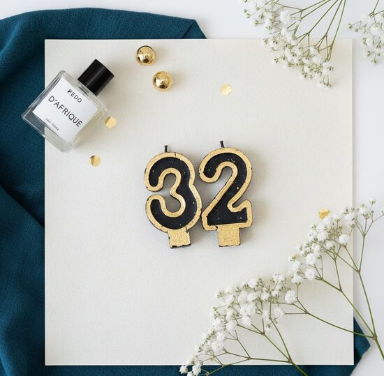 Bišu vaska svece ciparu formā melns ar foliju, 1 gab